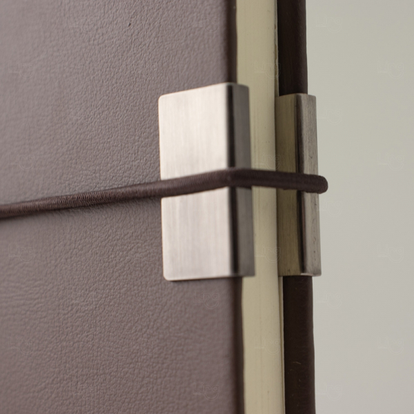 Moleskine em Couro Sintético e Metal Personalizado - 21 x 14,7 cm 