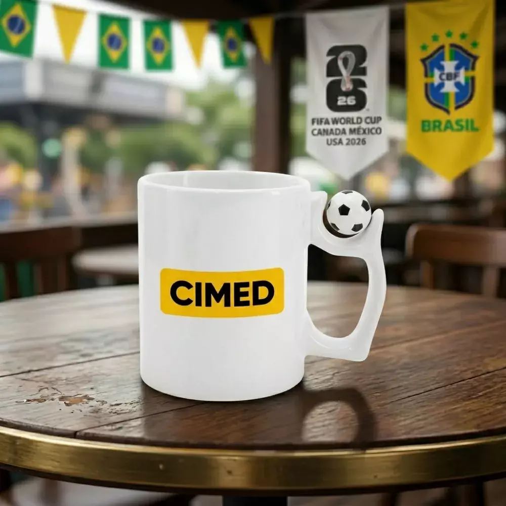 Caneca Alça Bola de Futebol Personalizada - 325ml 