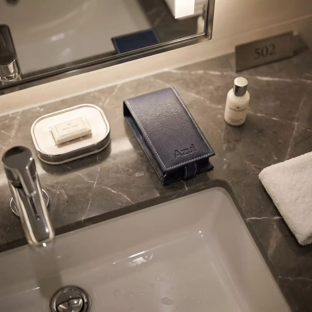 Kit Dobrável de Higiene  com Espelho Personalizado 